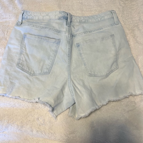 Universal thread Jean shorts - Picture 2 of 3